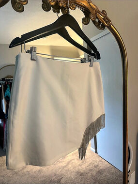 Mainstrip Fringe Mini Skirt in White Size Large Like New